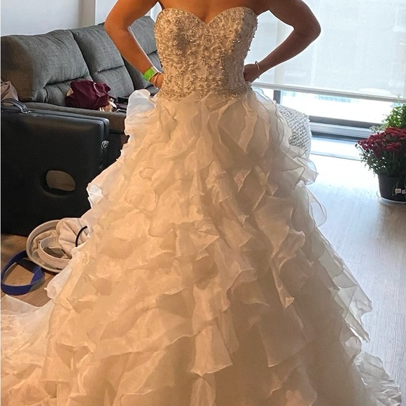 🌿 Wedding Dress - Picture 2 of 2